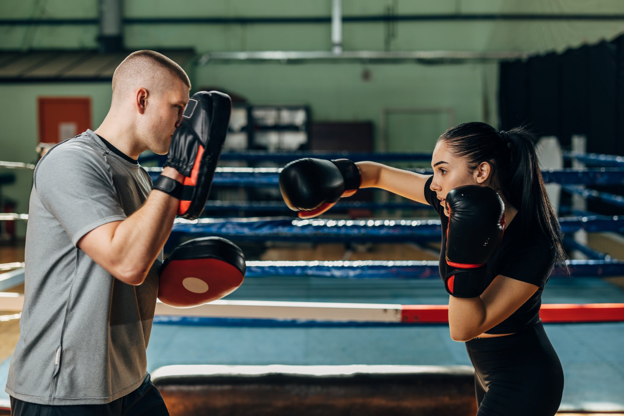 Тренер по боксу и кикбоксингу Тренер по боксу